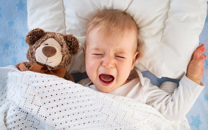 Как  когда приучить ребенка спать отдельно