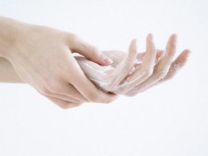 Как смягчить кожу рук дома