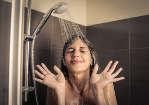 Контрастный душ против растяжек - применяем аккуратно