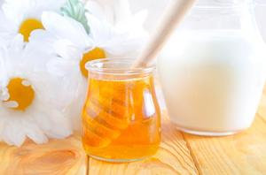 Лечение простуды и кашля молоком с мёдом у детей и взрослых