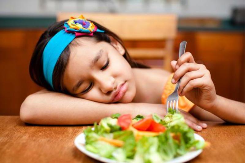 Почему ребенок все время отказывается от еды