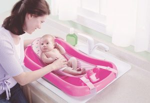 Как подмывать новорожденную