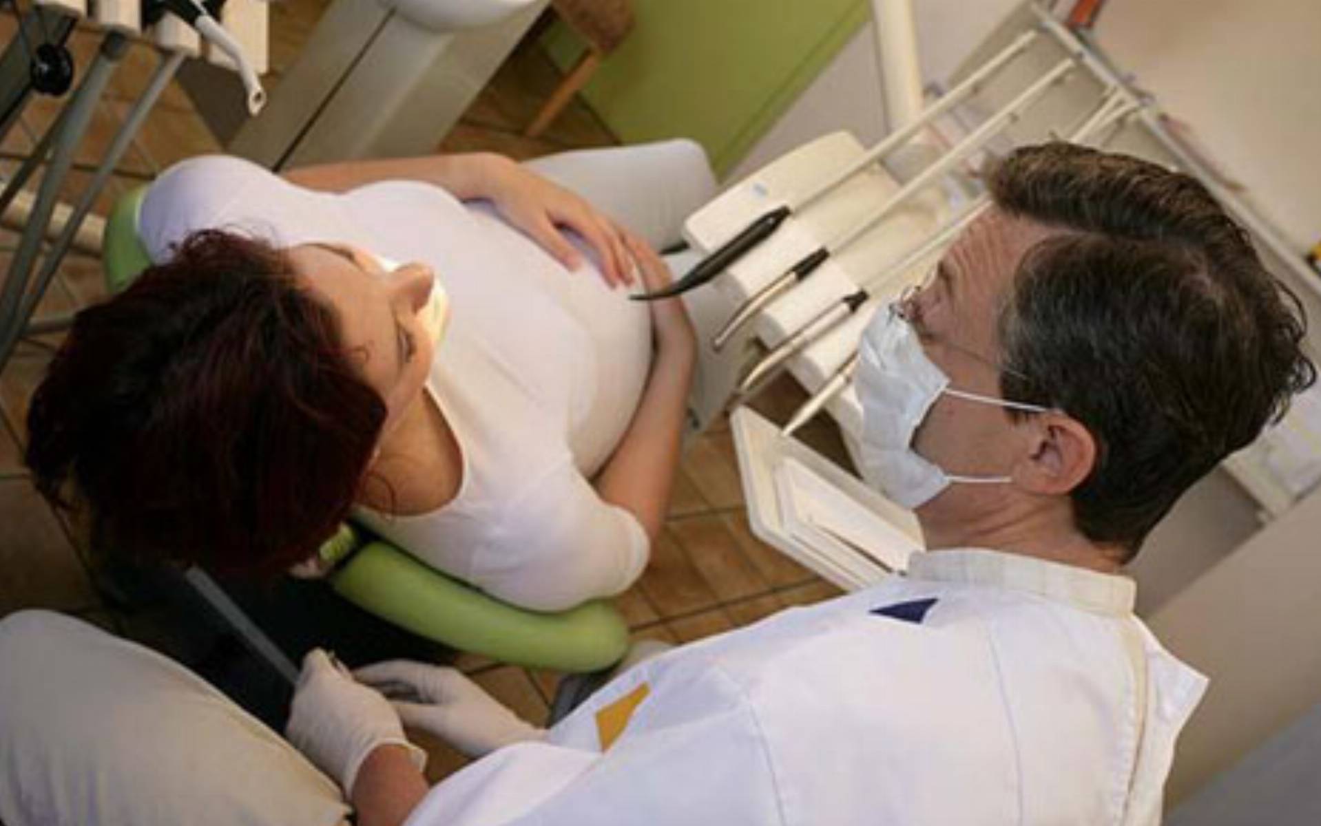Полости рта беременных. Санация полости рта при беременности. Картинки беременной и стоматолога.