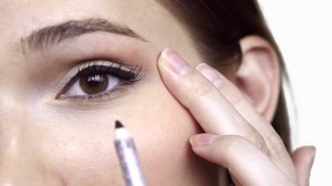 Как получить при помощи макияжа глубокие и большие глаза