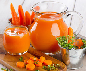 Какие лечебные свойства у морковного сока