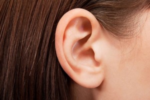 Черные точки в ушах, что делать 