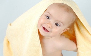 Потница у новорожденных: как выглядит и чем лечить детку