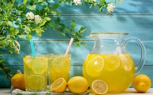 Как употреблять лимонный напиток
