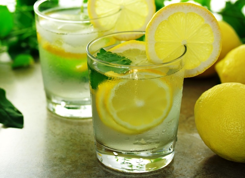 Как употреблять лимонную воду