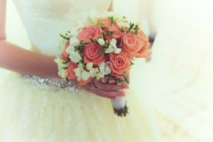 Как сделать красивый свадебный букет из живых цветов