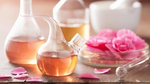 Полезные свойства розового масла для кожи лица