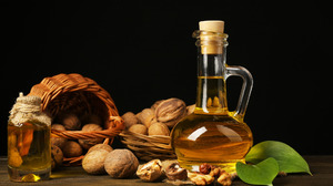 Масло грецкого ореха для волос: польза и применение