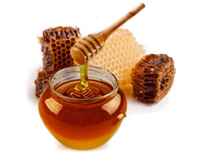 Польза мёда и морской соли для лица