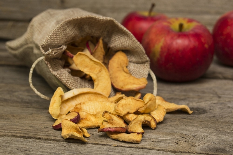 В чем хранить и как использовать сушеные яблоки